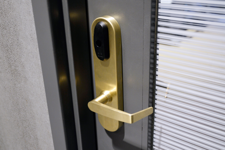 commercial-lock-installation-768×511